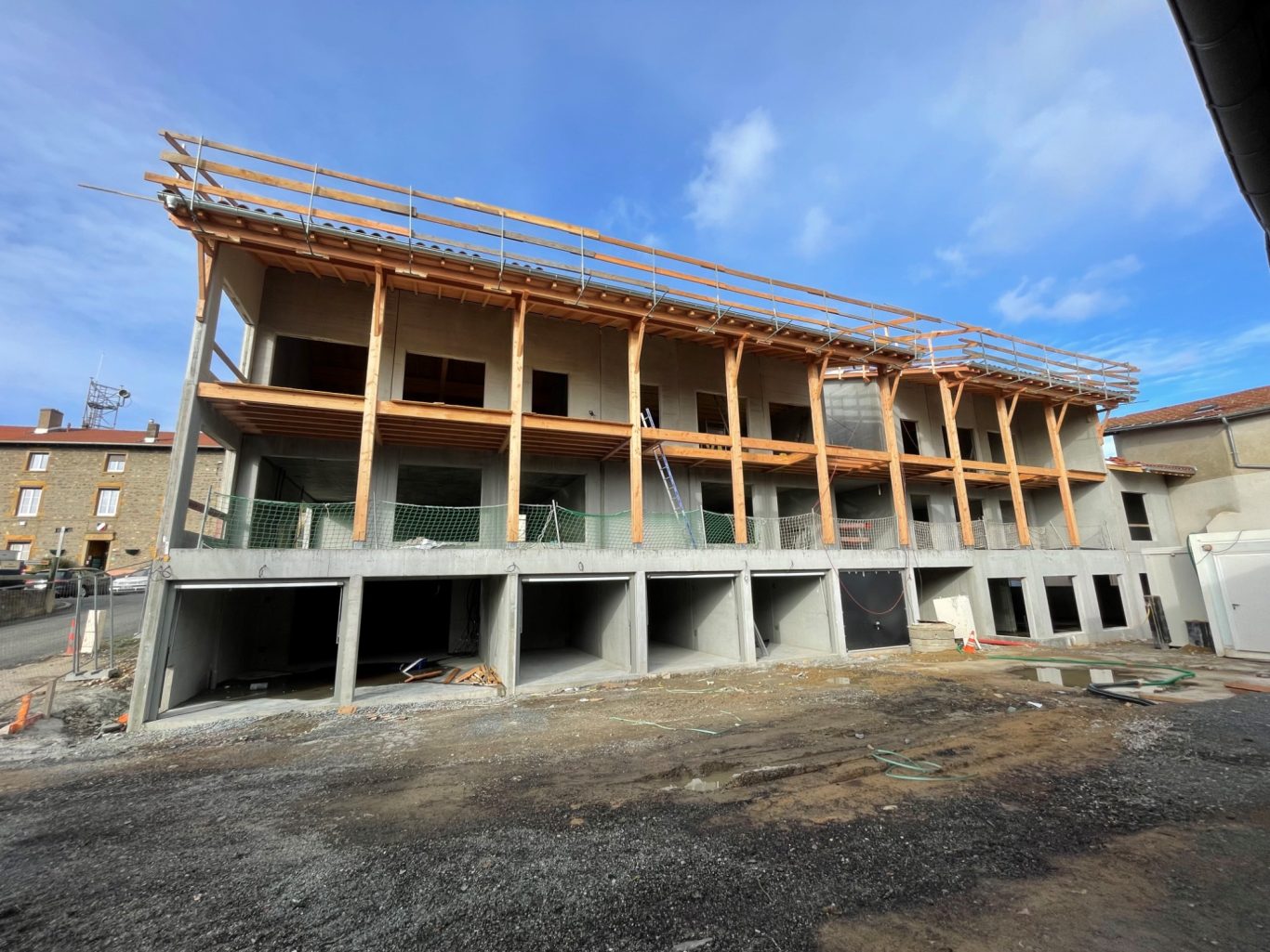 Charpente en douglas sur poteaux